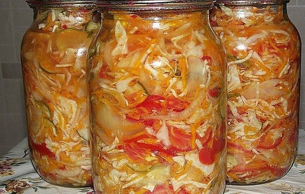 САЛАТ ПРОСТО ГЕНИАЛЬНЫЙ . Девочки.... такая вкуснота.... помидорки свежак, капусточка хрустит....Отличное дополнение для семейного обеда или ужина зимой.Вкусно и хрустно!Потребуется:1 кг. -