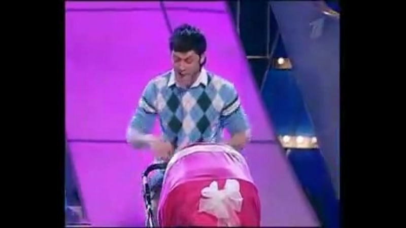 Станция спортивная про грузчика. КВН парень в очках и шортиках. Станция Динамо КВН. Мужики ну вы же мужики КВН. КВН когда пропустил одну пару по химии.