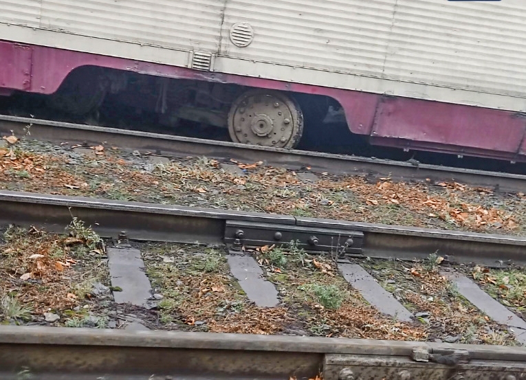 В Челябинске трамвай сошел с рельсов на Шоссе Металлургов Это картинка