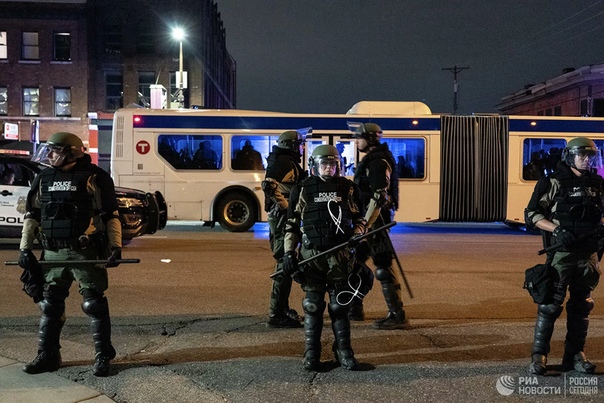 В Северной Каролине два человека погибли при стрельбе и наезде автомобиля Два человека погибли и 12 получили ранения в результате стрельбы и наезда автомобилей в городе Шарлотт в штате Северная